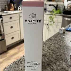 Odacité C-Glow Hydra-Firm Body Oil - Pink and White